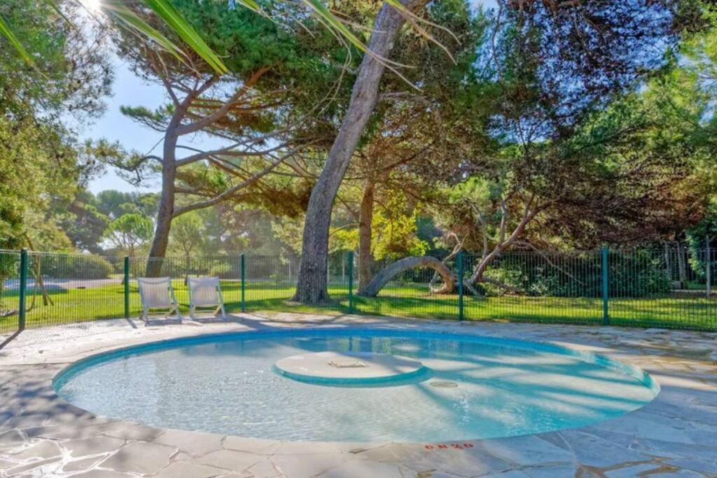 Appartement En Residence Privee, Face A La Mer Avec Acces Direct Plage Hyères Exterior foto